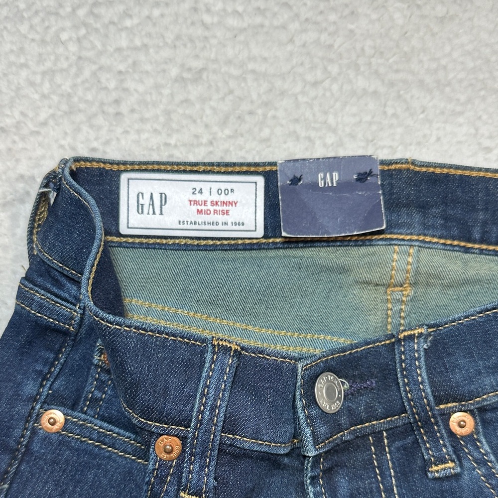 GAP True Skinny Mid Rise Jeans in Dark Blue Denim - Picture 2 of 5